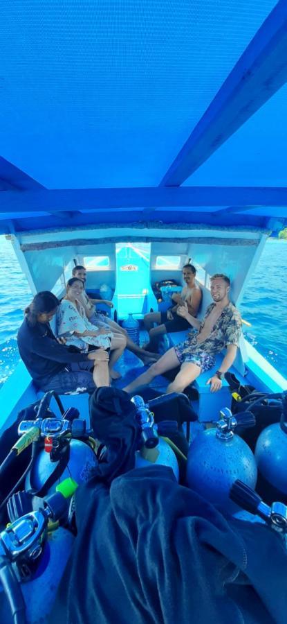Blue Shark Divers Bunaken Eksteriør bilde