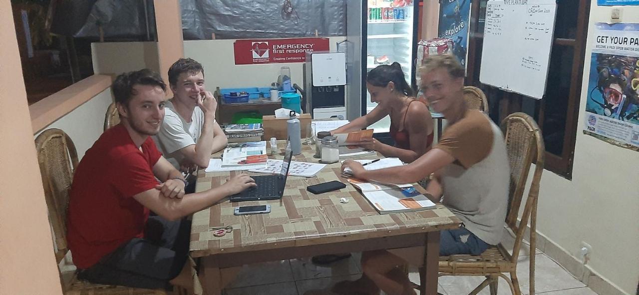Blue Shark Divers Bunaken Eksteriør bilde