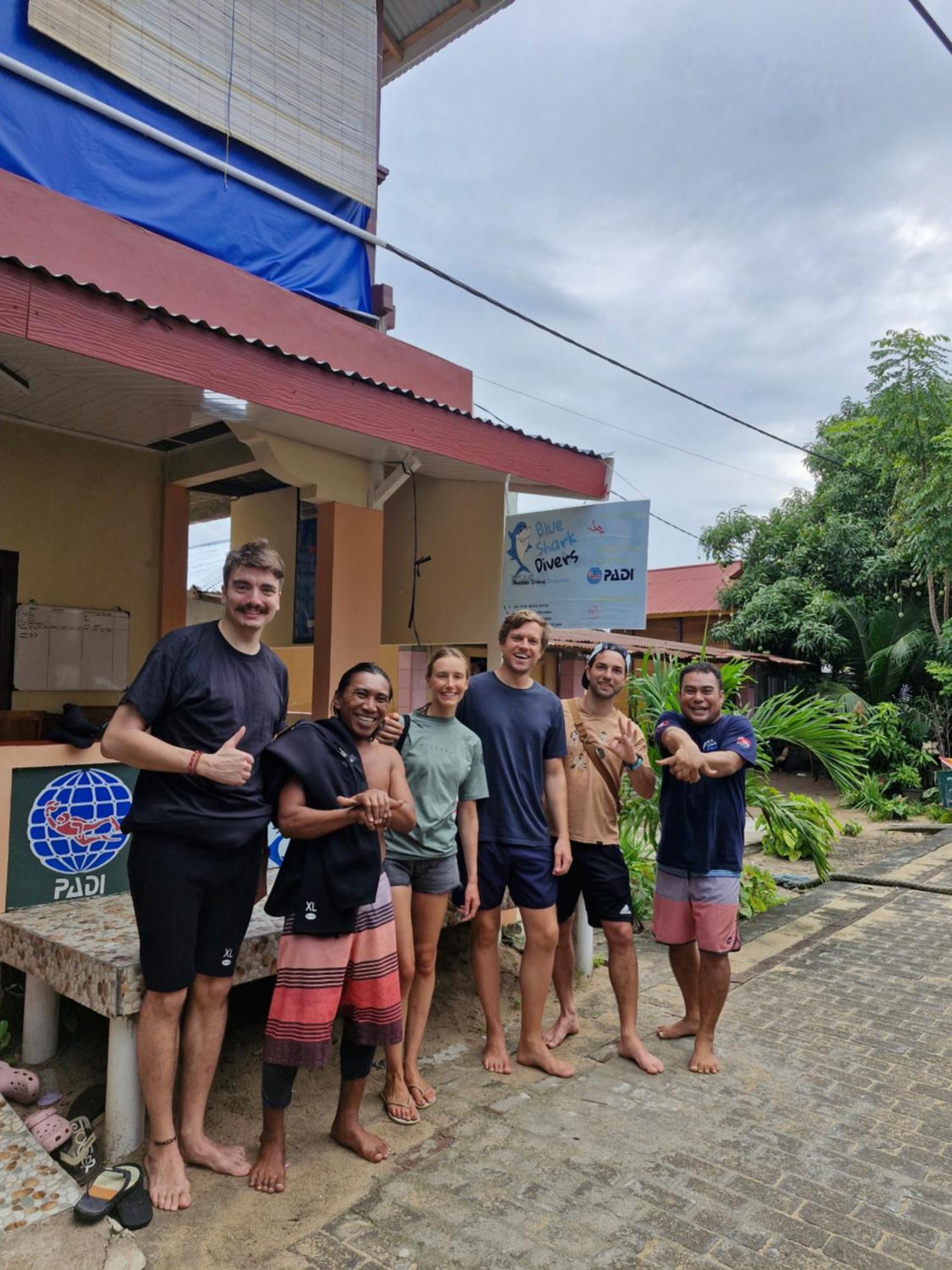 Blue Shark Divers Bunaken Eksteriør bilde